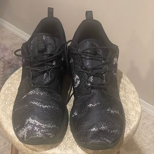 Nike black and grey men’s runners